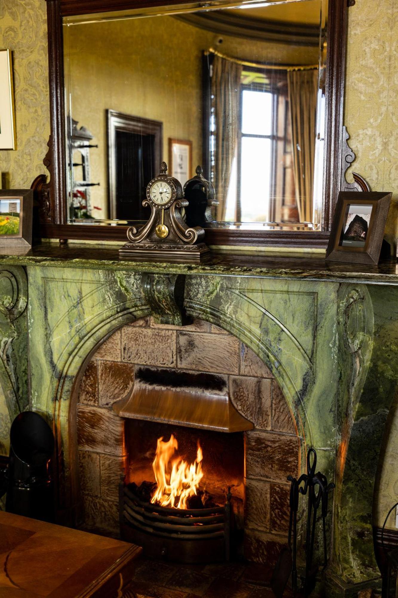 דולין Ballinalacken Castle Country House Hotel מראה חיצוני תמונה